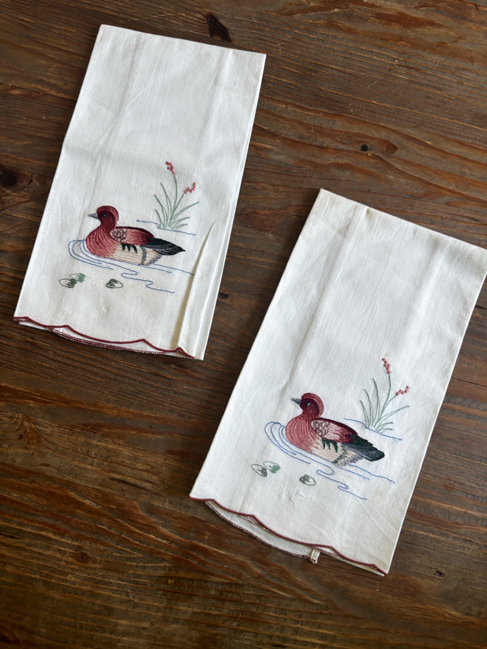 Embroidered Duck Cotton Tea towel Set in Cream and Burgundy